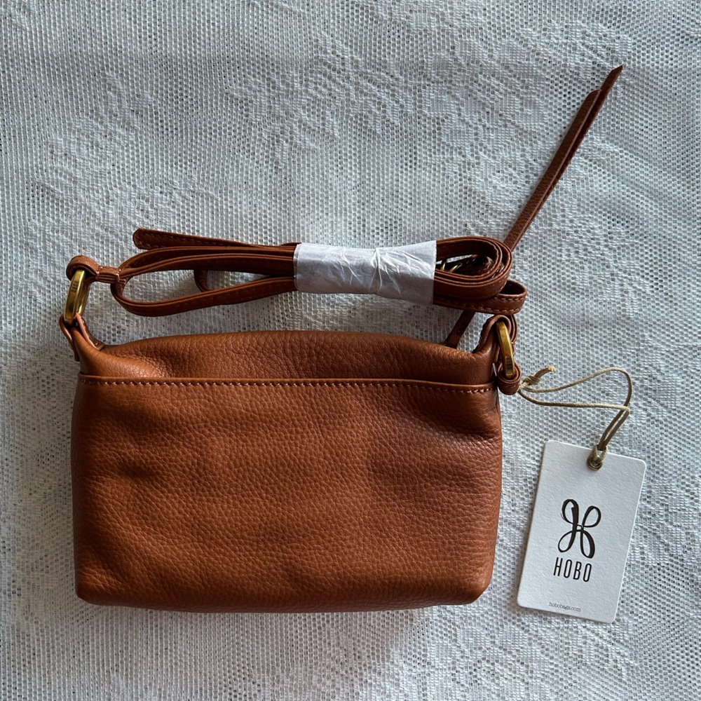 Hobo Bags // Run About Crossbody 100% Genuine Leather Purse in Warm Honey
